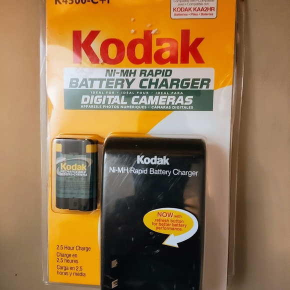 Kodak battery charger with batteries new‎ in box - Picture 1 of 2